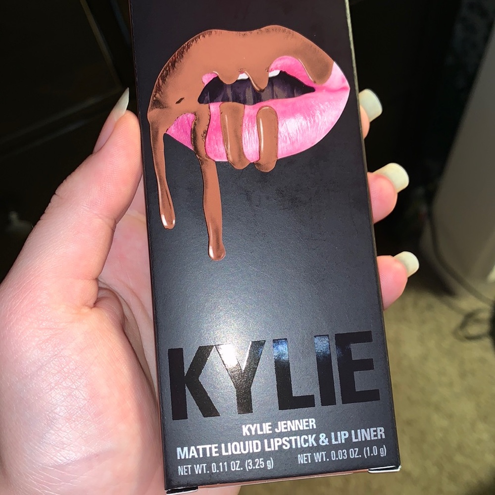 Kylie Jenner matte liquid lipstick and lip liner